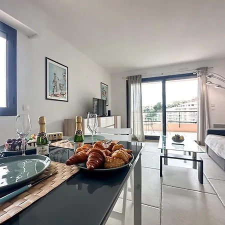 Luxurious 3 Rooms, Pool, Bnbrickeys