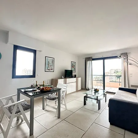 Luxurious 3 Rooms, Pool, Bnbrickeys Daire
