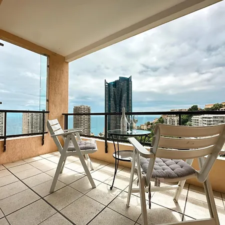 Luxurious 3 Rooms, Pool, Bnbrickeys Apartament