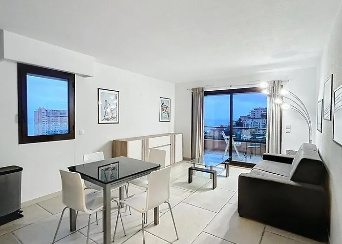 Luxurious 3 Rooms, Pool, Bnbrickeys