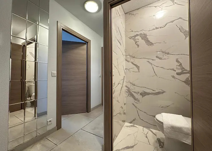 Luxurious 3 Rooms, Pool, Bnbrickeys Apartament Beausoleil