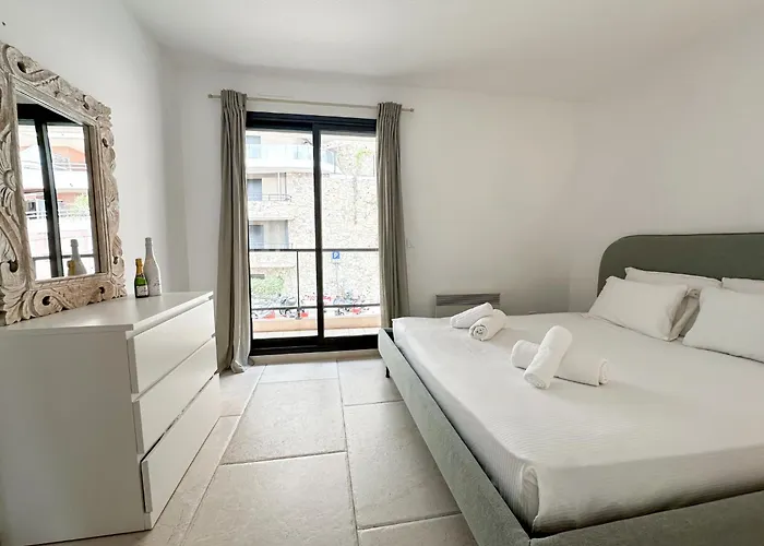 Luxurious 3 Rooms, Pool, Bnbrickeys *
