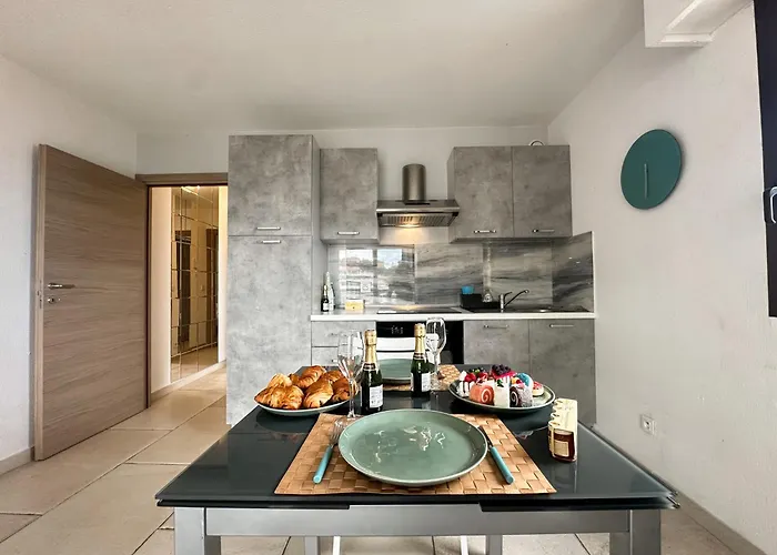Luxurious 3 Rooms, Pool, Bnbrickeys *